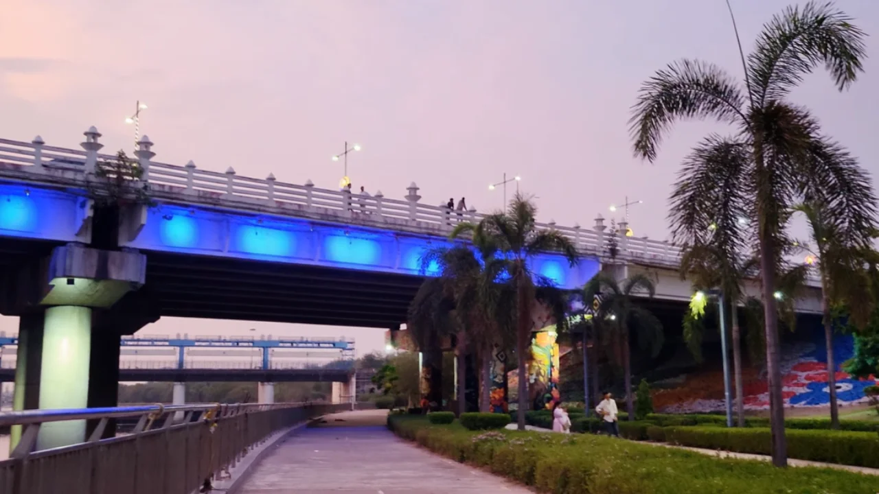 gomti nagar riverfront flyower